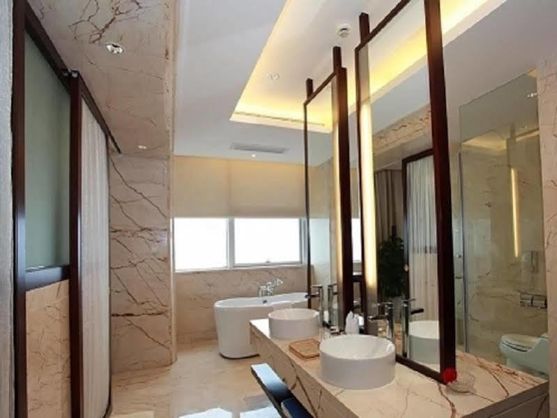 Golden Shining New Century Grand Hotel Beihai Exterior foto